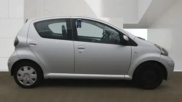 Used Toyota Aygo 68 HP (50 kW) 2011 Silver Hatchback