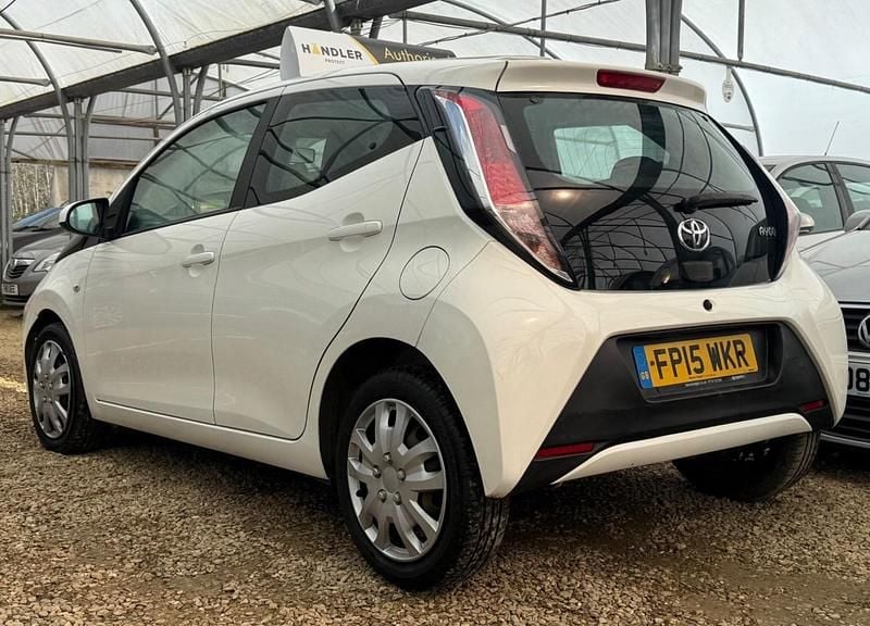 Used Toyota Aygo X-play 69 HP (50 kW) 2015 White Hatchback