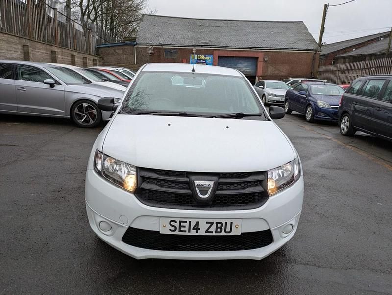 Used Dacia Sandero Ambiance 75 HP (55 kW) 2014 White Hatchback