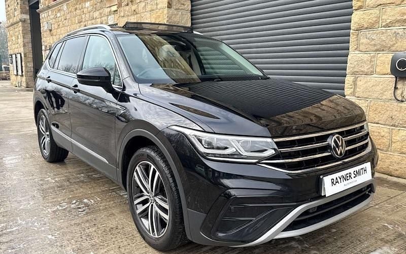 Used 2024 VW Tiguan Allspace Elegance SUV | £26,990 (Good price) - Image 1/4