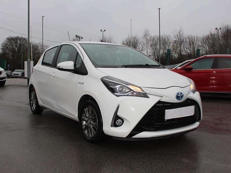 Used Toyota Yaris Hybrid 2018 White Hatchback