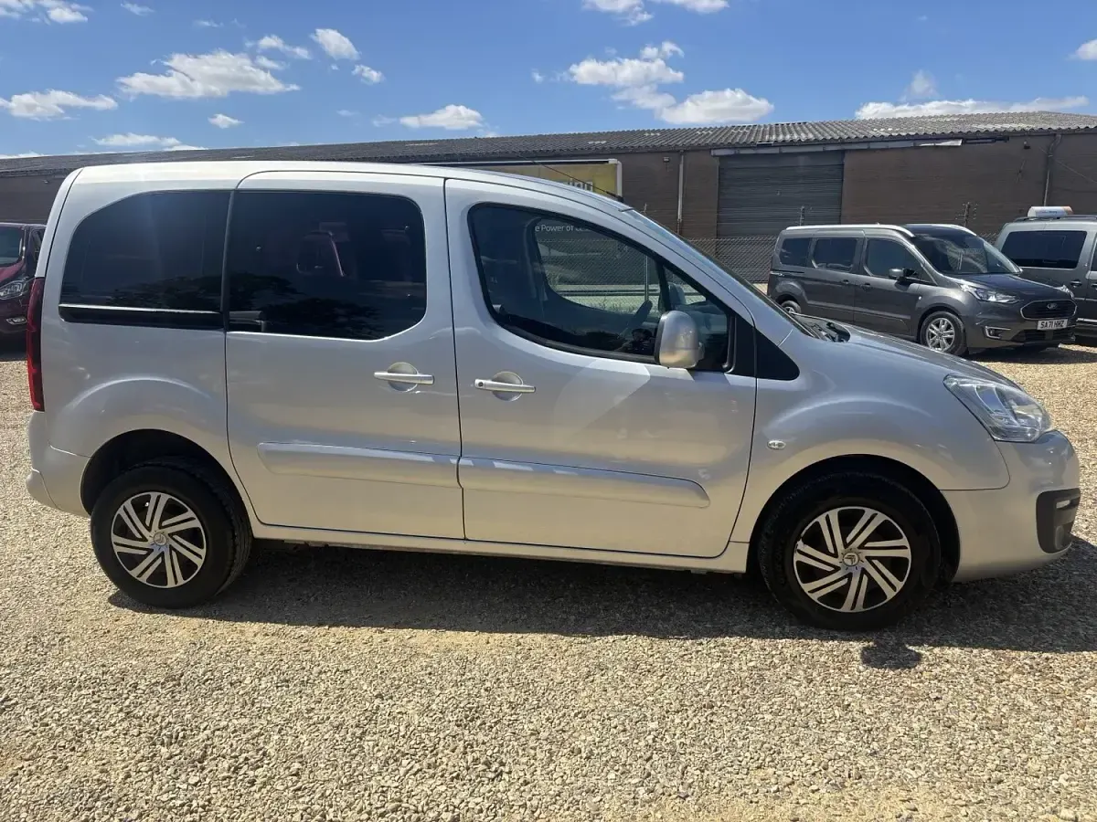 Used Citroën Berlingo Feel 99 HP (72 kW) 2017 Silver MPV