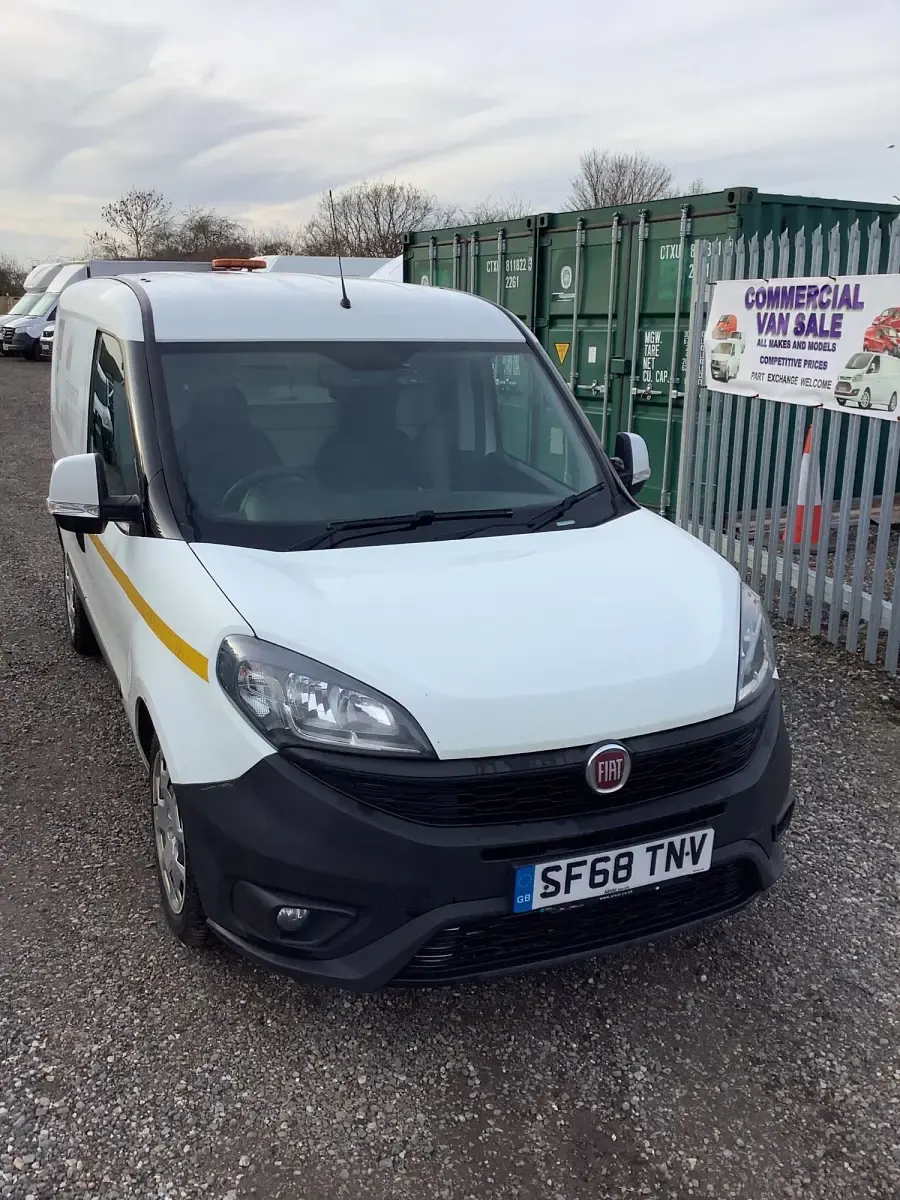 Usado Fiat Doblò 2018 Branco Monovolume