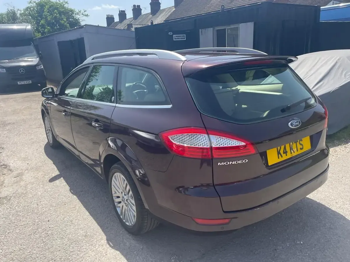 Used Ford Mondeo Ghia 220 HP (161 kW) 2008 Red Estate