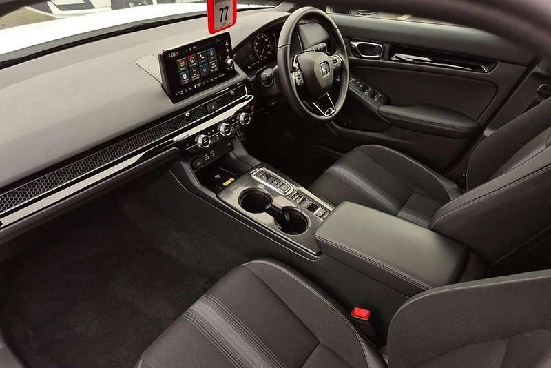 Used Honda Civic Sport 143 HP (105 kW) 2025 White Hatchback