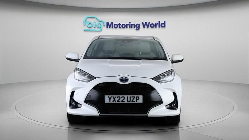 Used Toyota Yaris Hybrid 116 HP (85 kW) 2022 White Hatchback