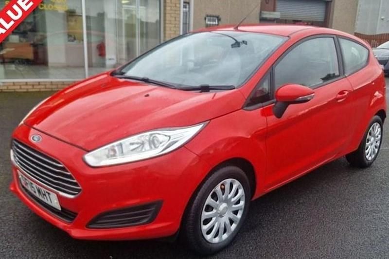 Used Ford Fiesta Style 82 HP (60 kW) 2015 Red Hatchback