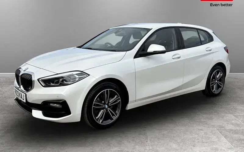 Used BMW 118 Sport Line 136 HP (100 kW) 2023 White Hatchback