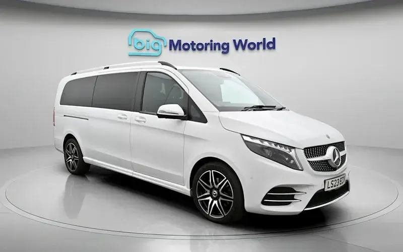 Used Mercedes V300 AMG line 237 HP (174 kW) 2023 White MPV