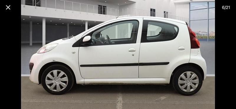 Used Peugeot 107 Active 68 HP (50 kW) 2013 White Hatchback