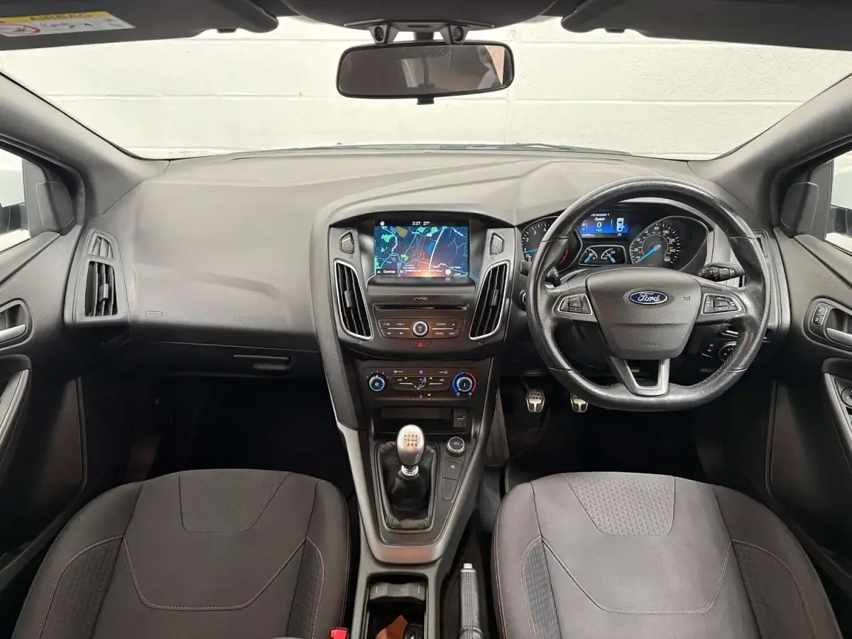 Used Ford Focus ST-Line 140 HP (102 kW) 2017 White Hatchback