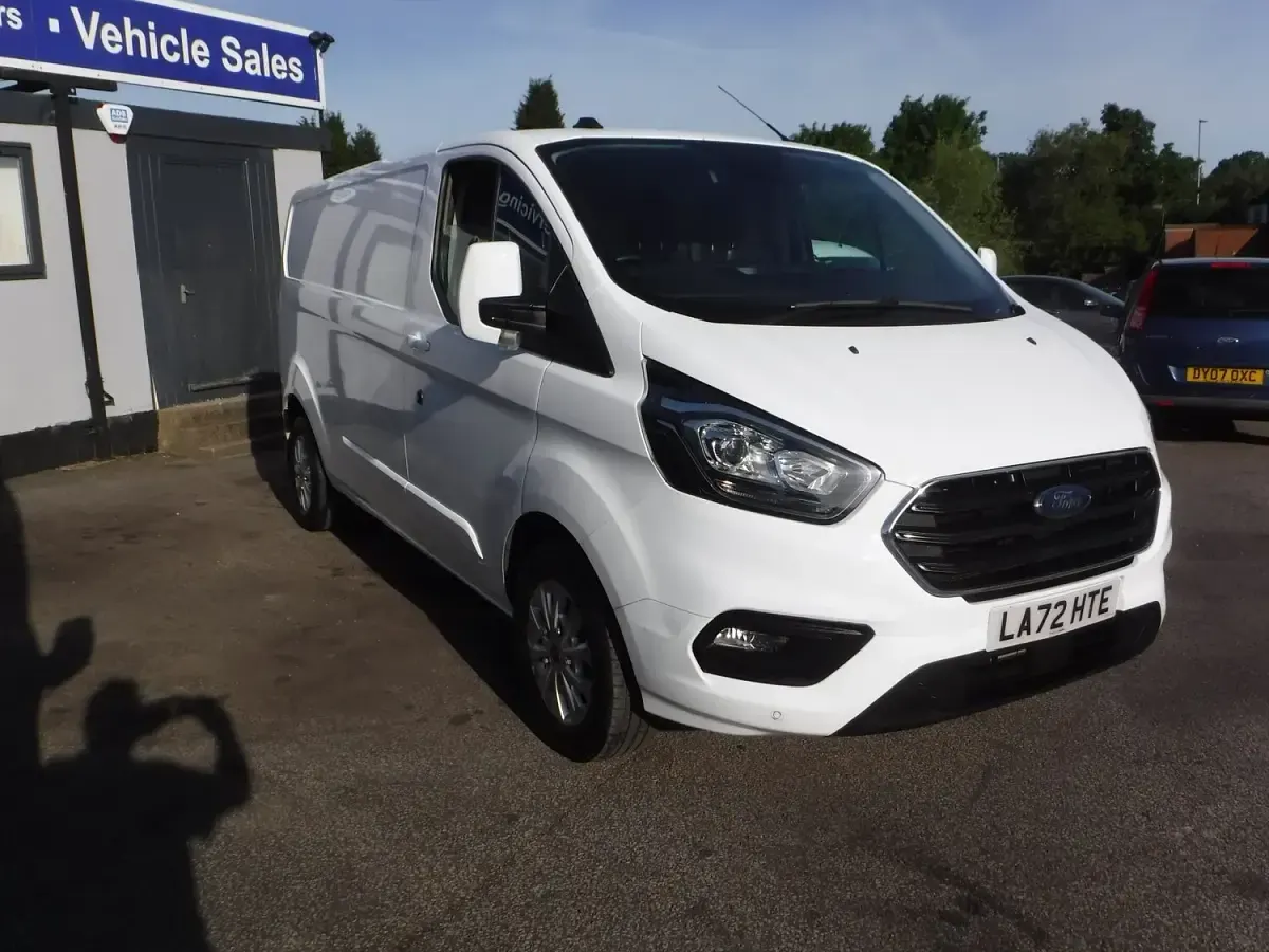 Used Ford Transit Custom Limited 130 HP (95 kW) 2023 White Van