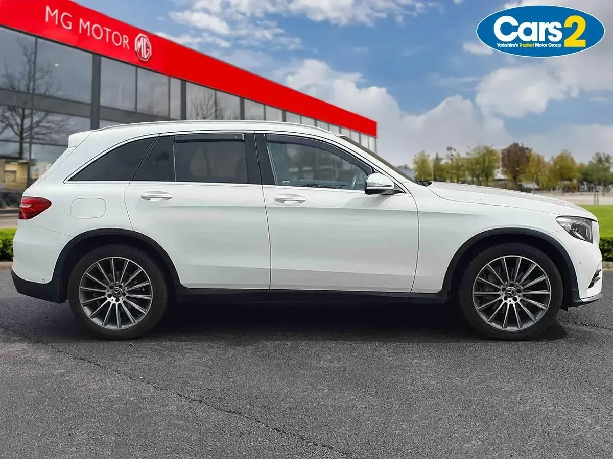 Begagnad Mercedes GLC220 AMG line 2018 Vit Kombi