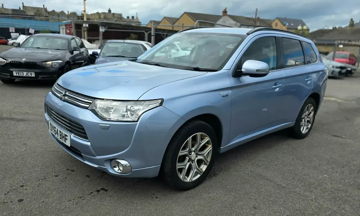 Used Mitsubishi Outlander P-HEV 2014 Blue Estate
