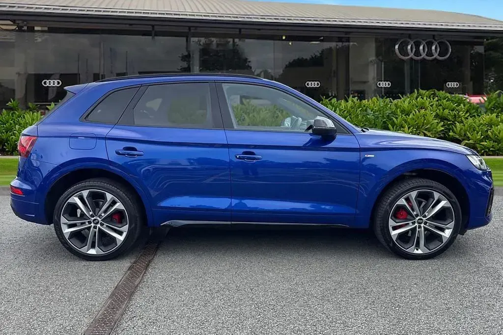 Used Audi Q5 Comfort 265 HP (194 kW) 2023 Blue SUV