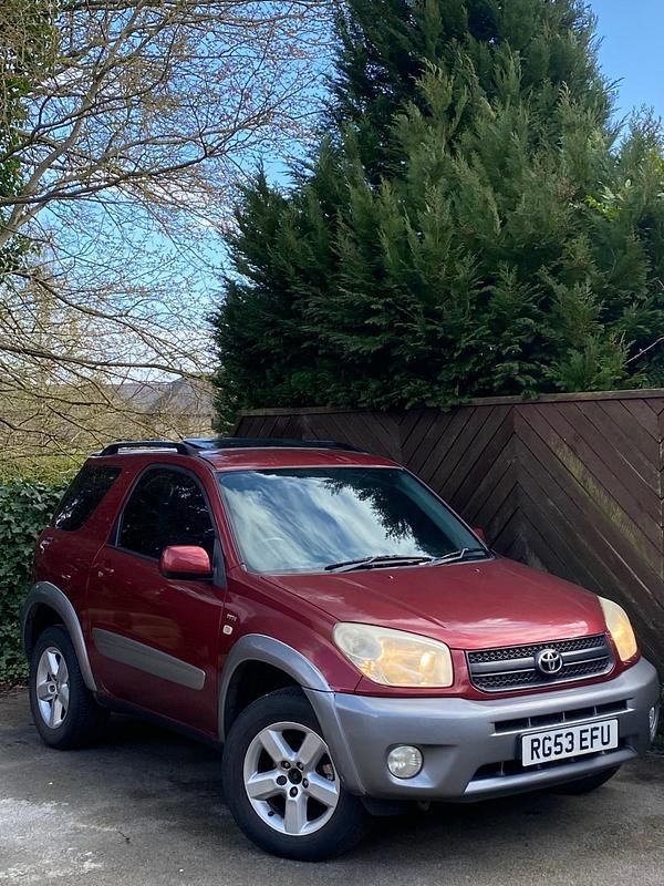 Used Toyota RAV4 147 HP (108 kW) 2004 Red SUV