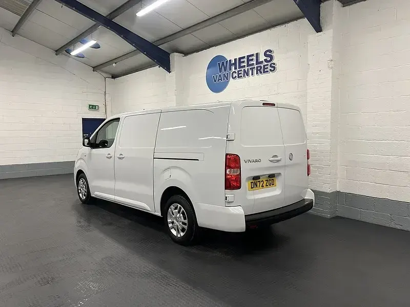 Gebraucht Vauxhall Vivaro Sportive 100 PS (73 kW) 2023 Weiß Van / Kleinbus