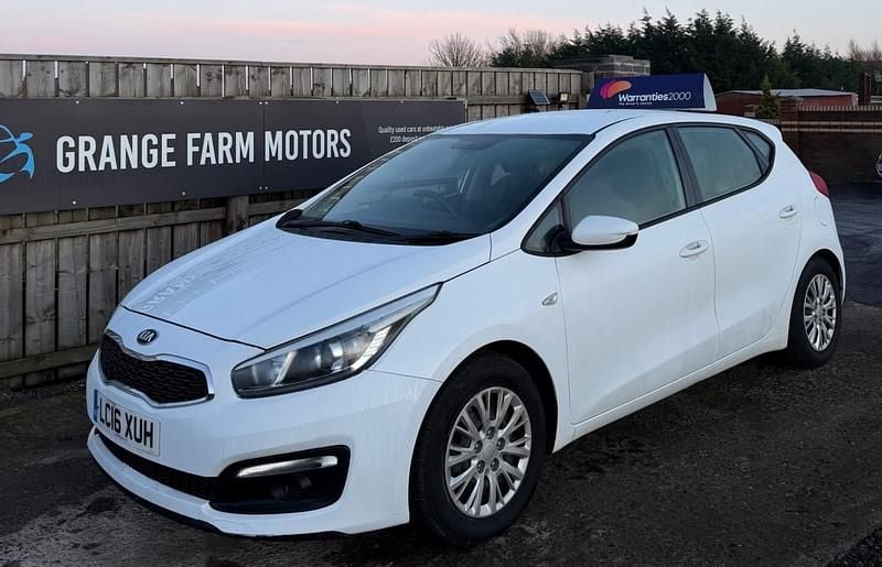 Used Kia Ceed 2016 White Hatchback