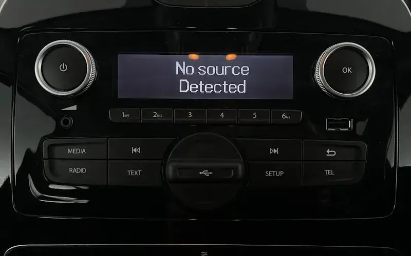 Used Renault Clio Play 90 HP (66 kW) 2019 Black Hatchback