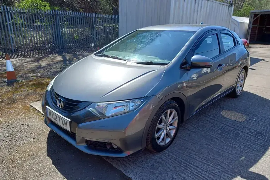 Begagnad Honda Civic ES 150 HK (110 kW) 2012 Grå Halvkombi