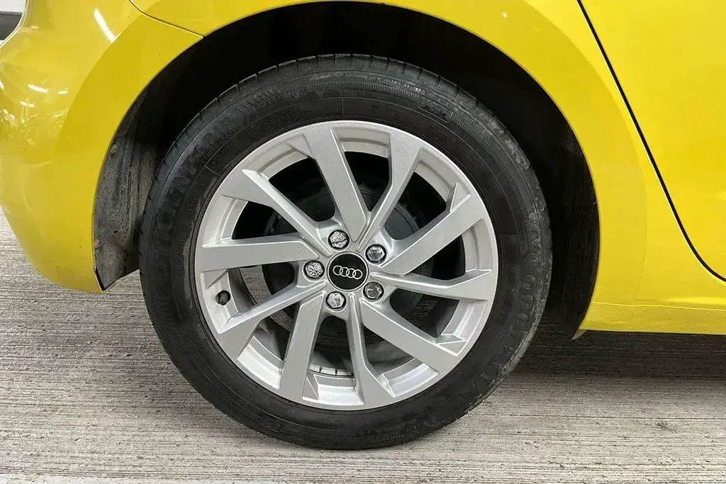 Used Audi A1 Sport 94 HP (69 kW) 2022 Yellow SUV