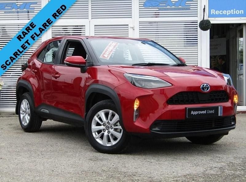 Red Used 2022 Toyota Yaris Hybrid SUV | £18,900 (Good price) - Image 1/4
