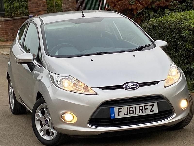 Grey Used 2012 Ford Fiesta Zetec Hatchback | £3,199 (Good price) - Image 1/4