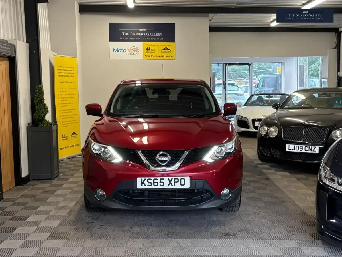 Used Nissan Qashqai N-TEC 110 HP (80 kW) 2016 Red SUV