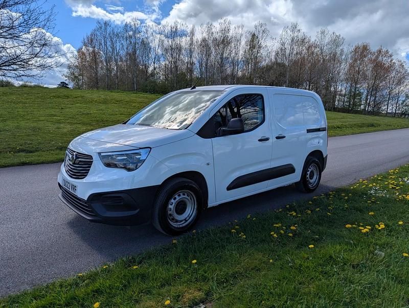 Used Vauxhall Combo 100 HP (73 kW) 2022 White MPV