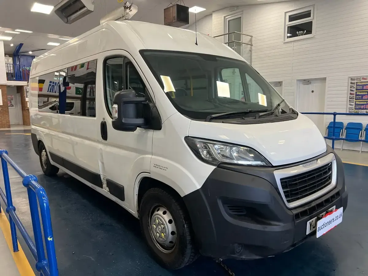 Used Peugeot Boxer 130 HP (95 kW) 2018 White Van