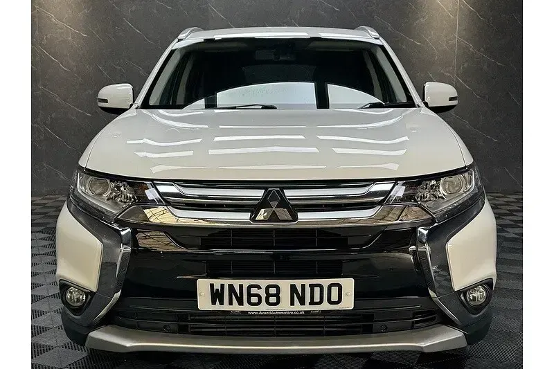 Used Mitsubishi Outlander 150 HP (110 kW) 2018 White SUV