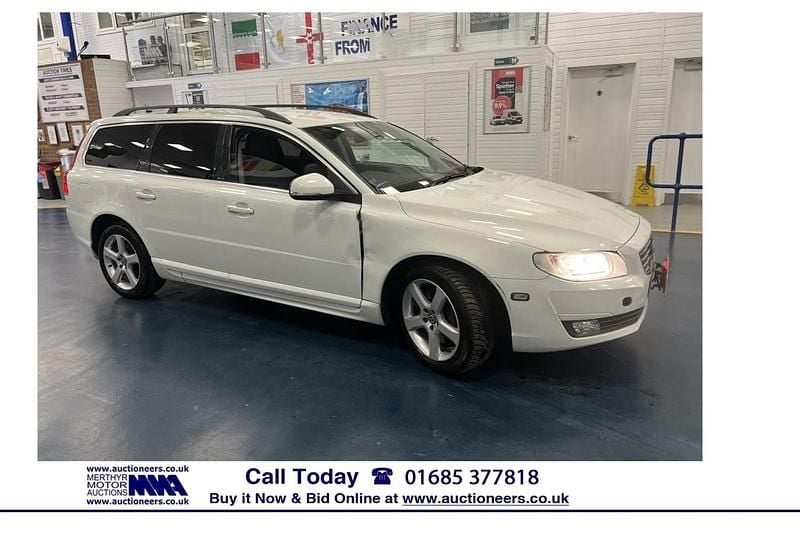 Used Volvo V70 150 HP (110 kW) 2016 White Estate