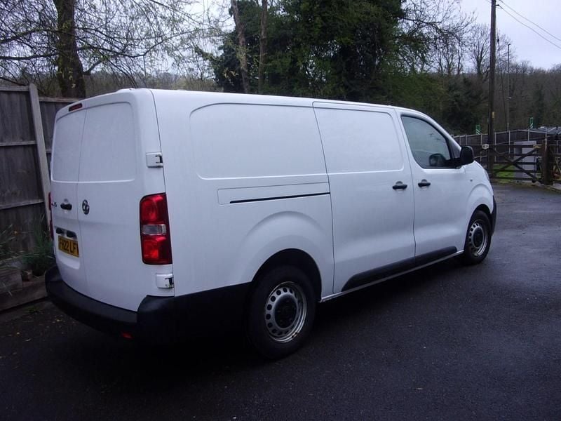 Used Vauxhall Vivaro 145 HP (106 kW) 2022 White MPV