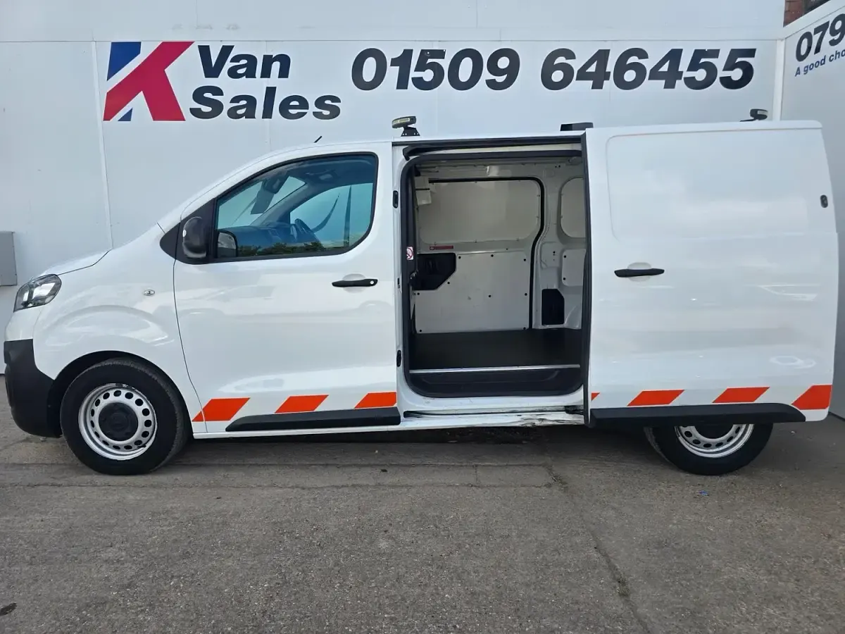 Used Vauxhall Vivaro Edition 100 HP (73 kW) 2019 White MPV