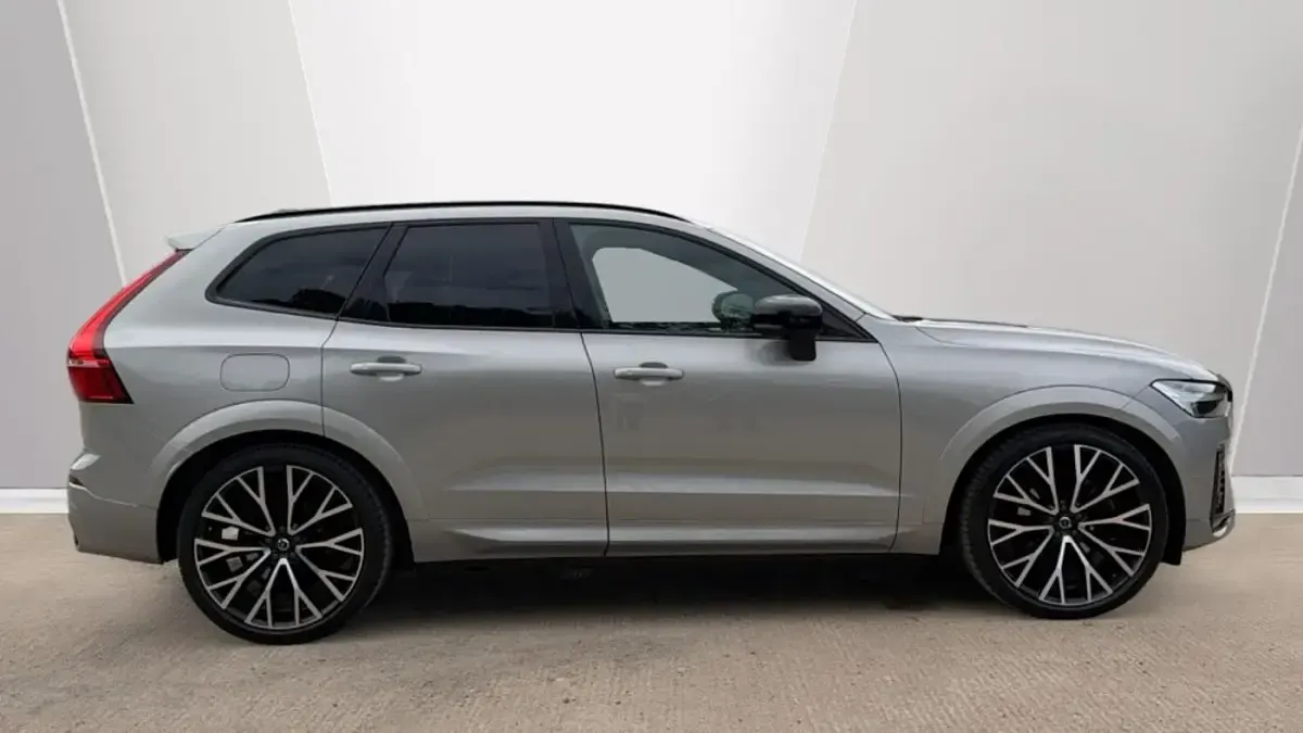 Used Volvo XC60 R-Design Pro 194 HP (142 kW) 2022 Silver SUV