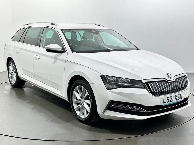 Used Skoda Superb SE Technology 218 HP (160 kW) 2021 White Estate