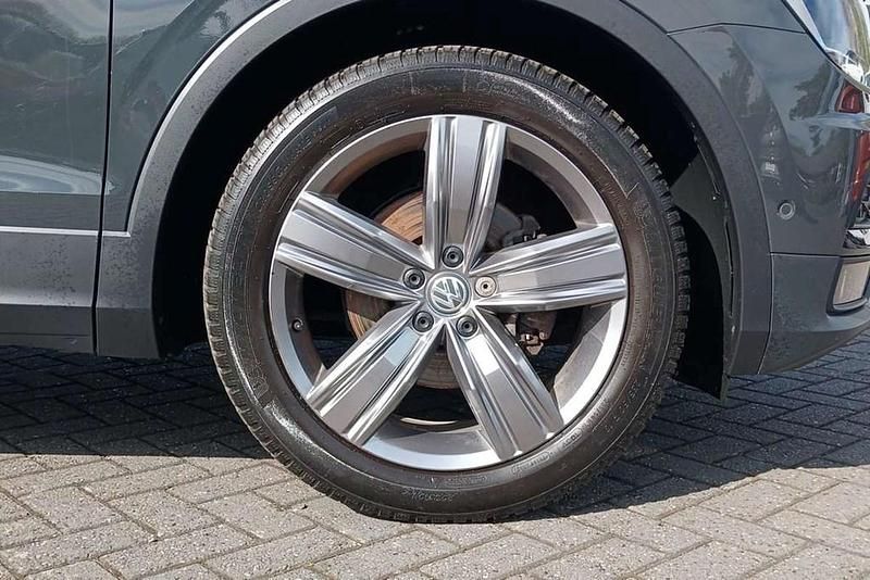 Usado VW Tiguan Match 150 CV (110 kW) 2019 Gris SUV