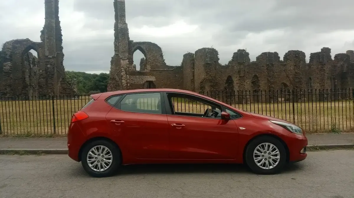 Used Kia Ceed 98 HP (72 kW) 2013 Red Hatchback