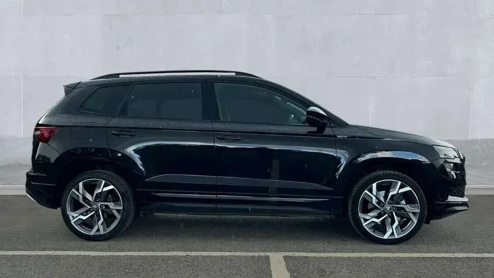 Used Skoda Karoq SportLine 150 HP (110 kW) 2023 White SUV