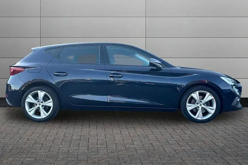 Used Seat Leon FR 128 HP (94 kW) 2022 Asphalt blue Hatchback