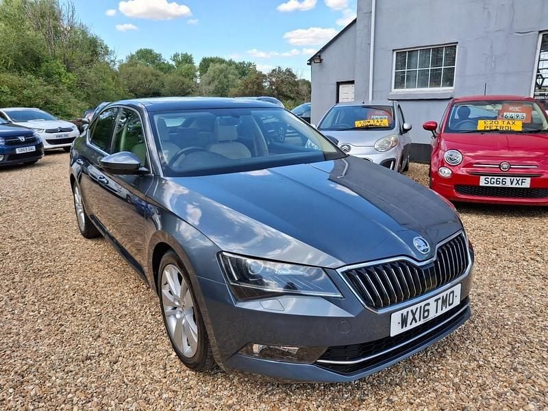 Quartz grey metallic Used 2016 Skoda Superb SE L Executive Hatchback | £12,995 (Good price) - Image 1/4