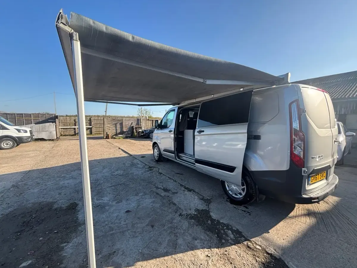 Usado Ford Transit Custom Trend 105 HP (77 kW) 2017 Prateado Van