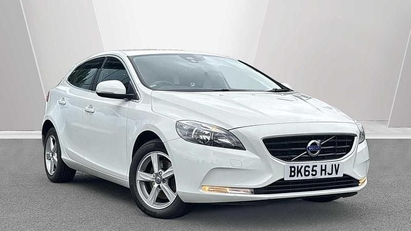 Used 2016 Volvo V40 SE Estate | £9,990 (Fair price) - Image 1/3