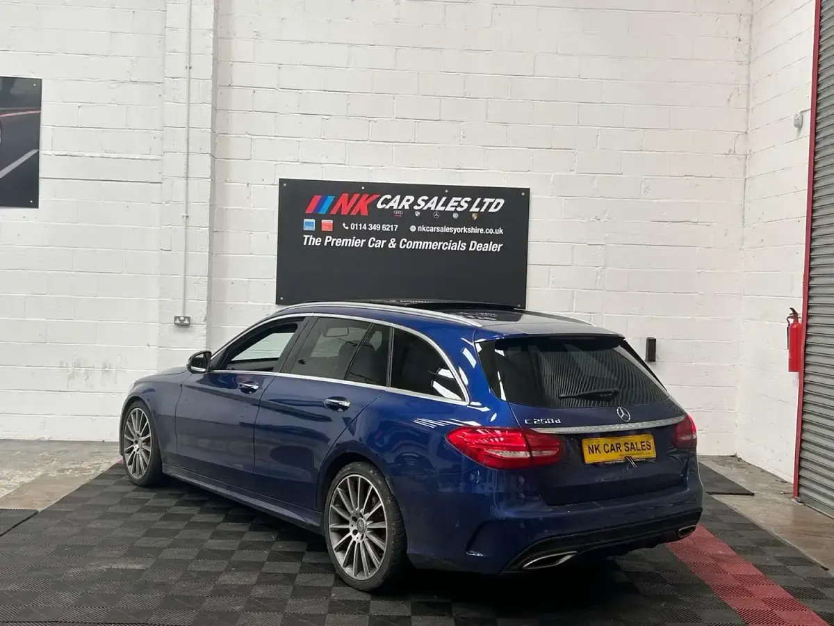 Used Mercedes C250 AMG Line Premium Plus 204 HP (150 kW) 2015 Blue Estate