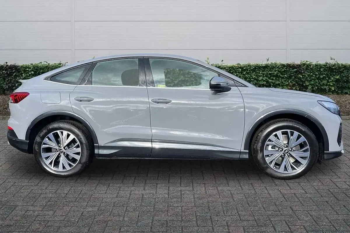 New Audi Q4 e-tron Sport 150 kW (204 HP) 2026 Pebble grey, solid SUV