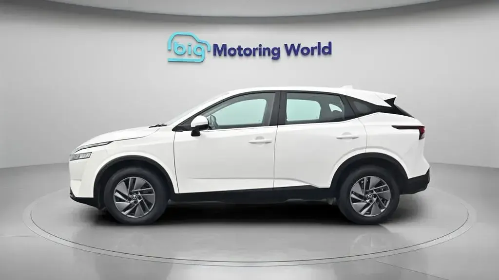 Used Nissan Qashqai Acenta Premium 140 HP (102 kW) 2022 White SUV