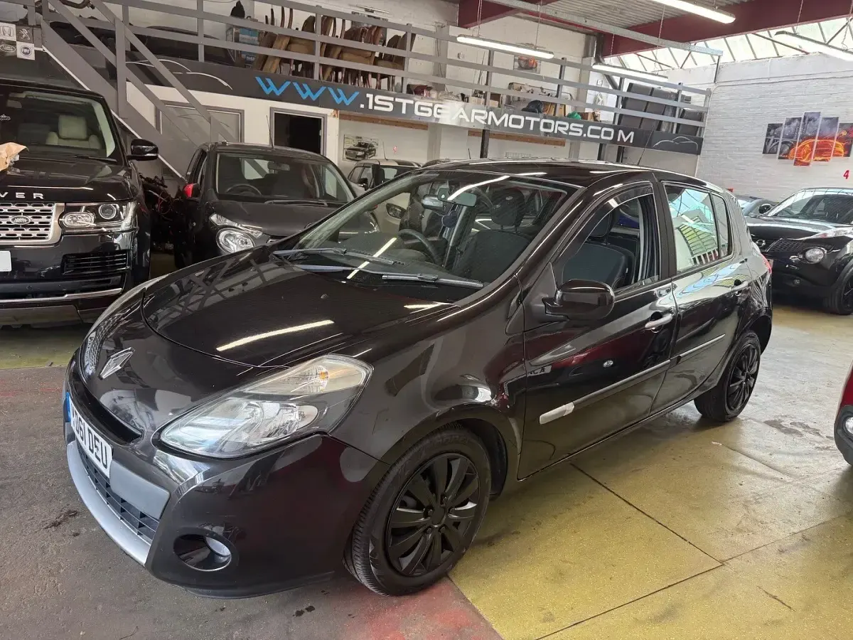 Used Renault Clio Expression 88 HP (64 kW) 2011 Black Hatchback