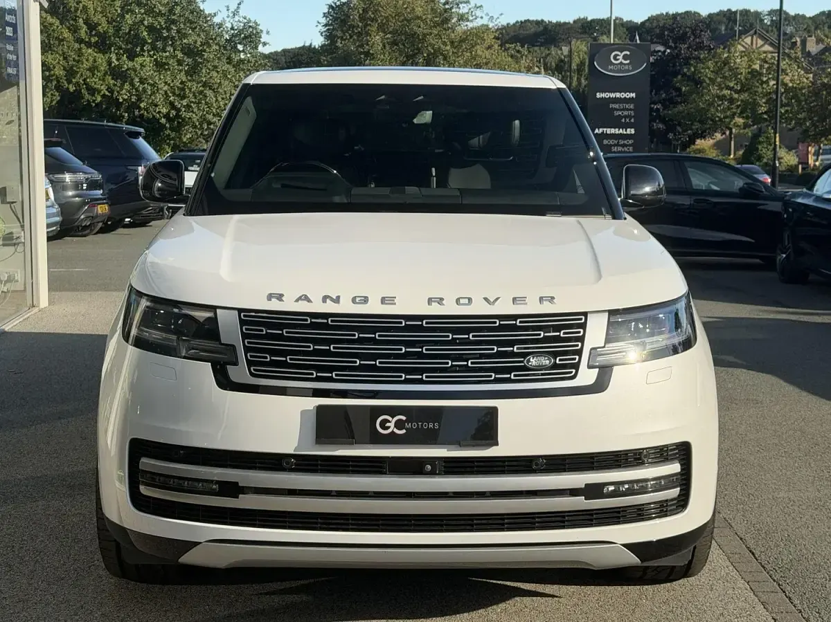 Used Land Rover Range Rover Autobiography 400 HP (294 kW) 2024 White SUV
