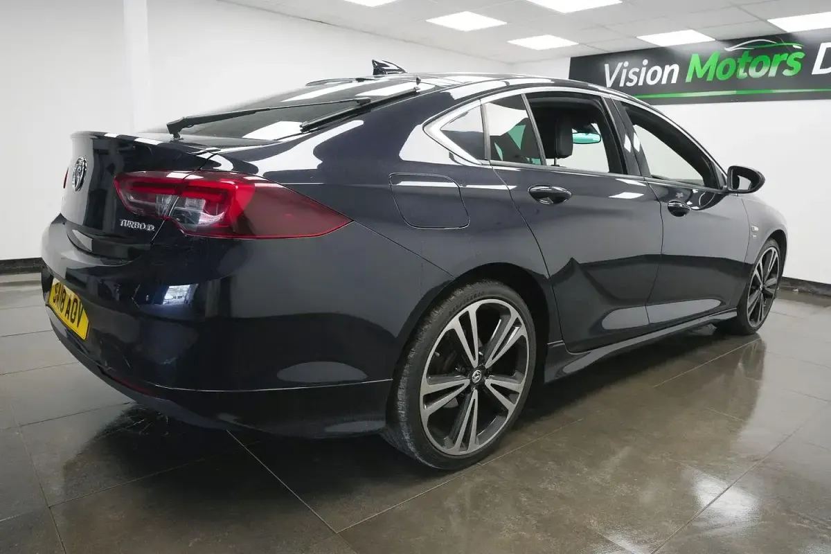 Used Vauxhall Insignia SRi 170 HP (125 kW) 2018 Blue Hatchback