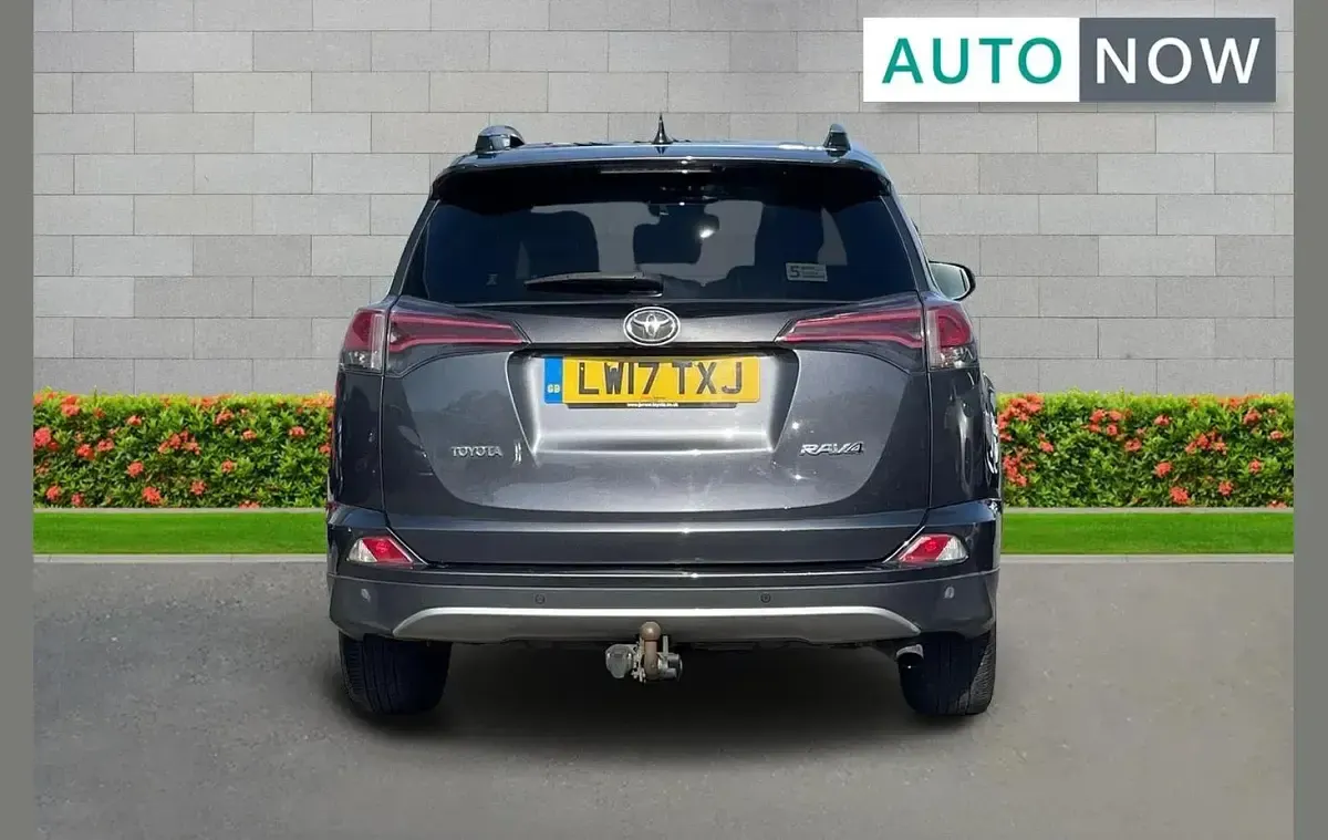 Used Toyota RAV4 143 HP (105 kW) 2017 Grey SUV